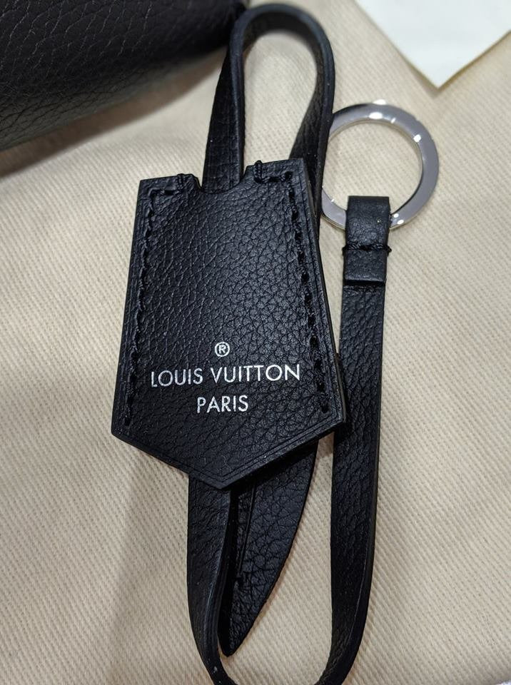 LOUIS VUITTON LOCK ME CABAS NOIR LV