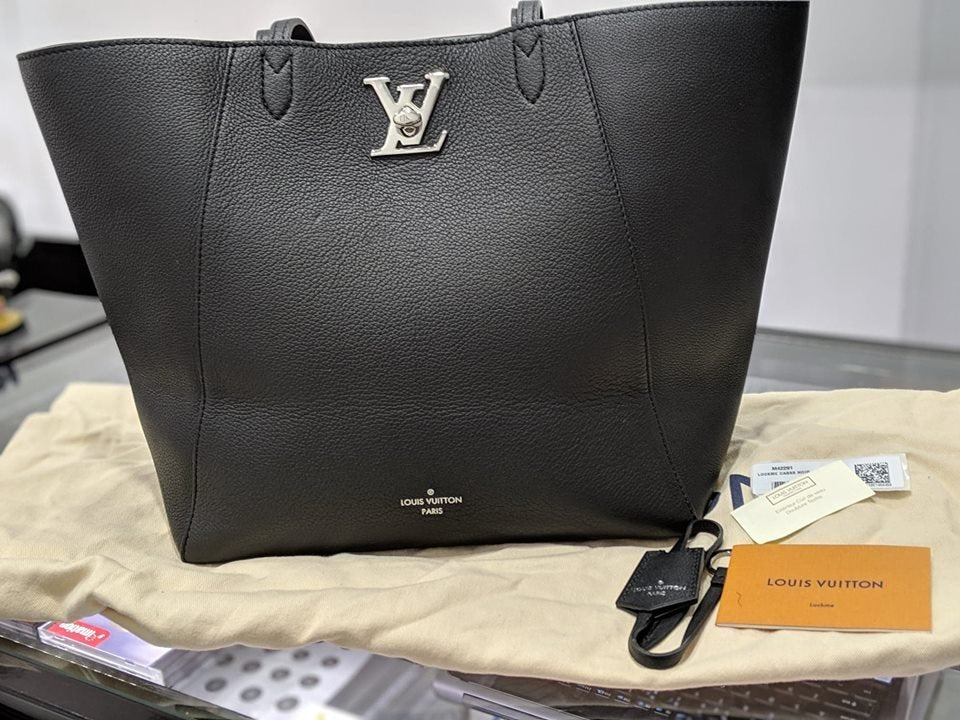 LOUIS VUITTON LOCK ME CABAS NOIR LV