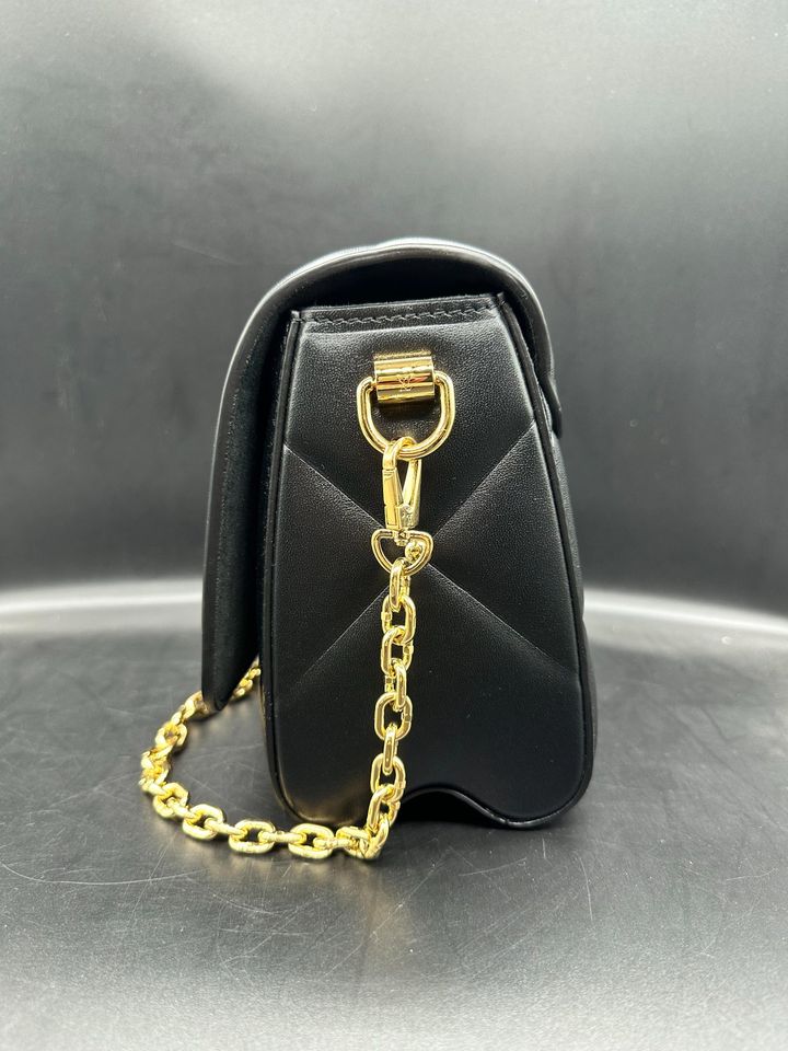 Louis Vuitton MM Bolsa Twist in Lambskin Black M59029