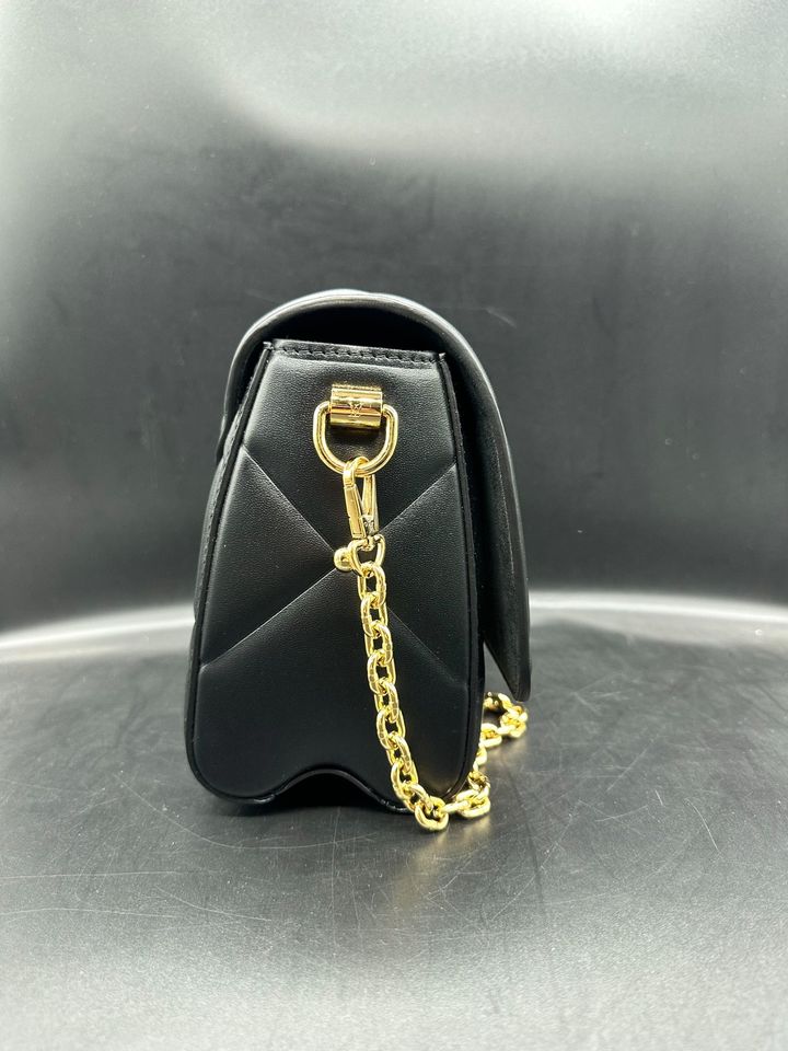 Louis Vuitton MM Bolsa Twist in Lambskin Black M59029