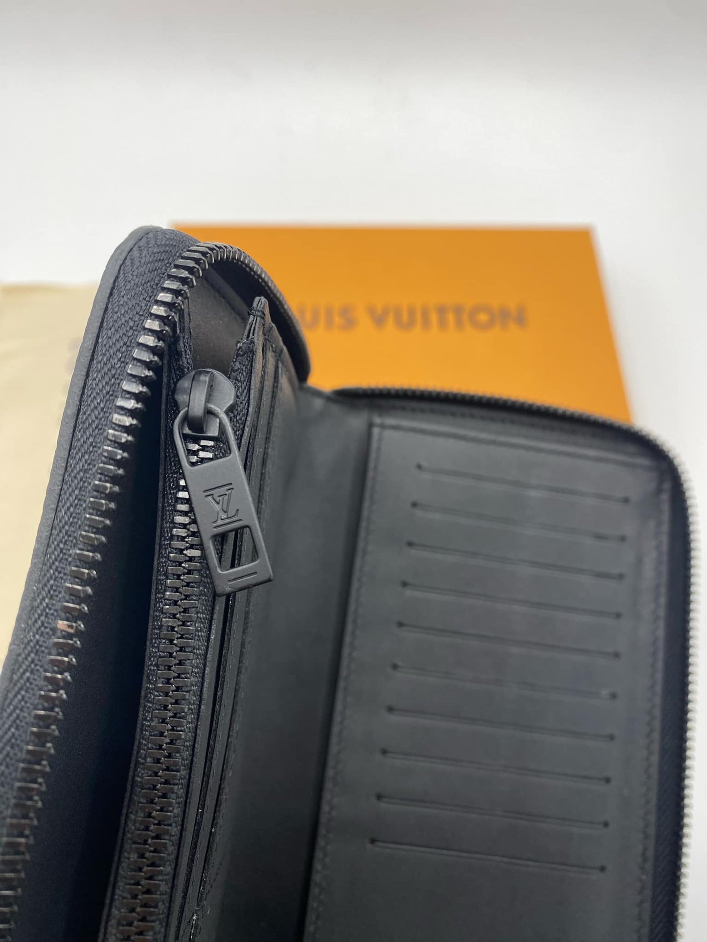 LOUIS VUITTON ZIPPY WALLET (M81743)